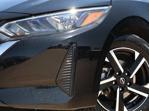 Used 2024 Nissan Sentra SV FWD image 9