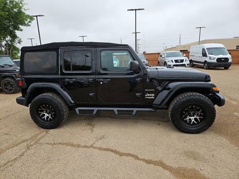 Used 2018 Jeep Wrangler Unlimited Sahara AWD/4WD image 9