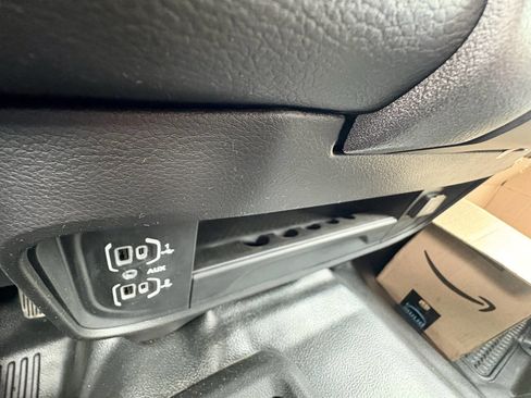 Used 2024 RAM 5500 Tradesman w/ Chrome Appearance Group image 25