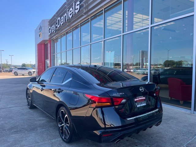 Used 2023 Nissan Altima 2.5 SR w/ SR Premium Package FWD image 2