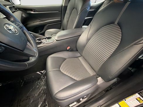 Used 2022 Toyota Camry SE w/ Carpet Mat Package (TMS) FWD image 11