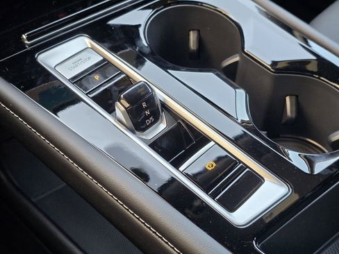 Used 2025 Volkswagen Atlas Cross Sport SE image 12