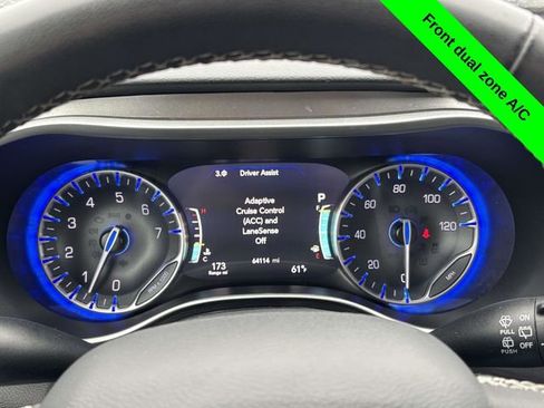 Used 2023 Chrysler Pacifica Touring-L FWD image 22