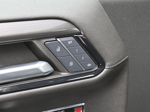 Used 2024 GMC Sierra 1500 AT4 w/ Technology Package image 10