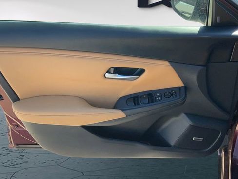 Used 2024 Nissan Sentra SV w/ SV Premium Package image 15