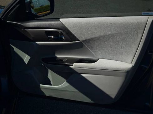 Used 2013 Honda Accord LX image 25