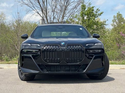 New 2026 BMW 760i xDrive w/ Premium Package AWD/4WD image 2