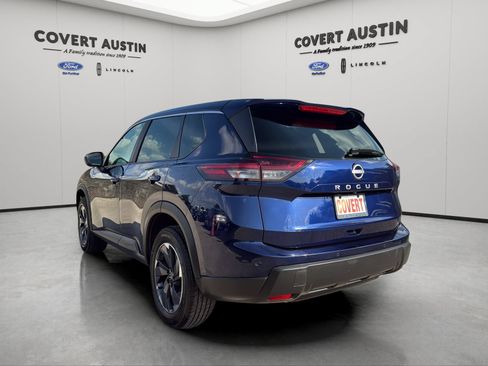 Used 2025 Nissan Rogue SV FWD image 4