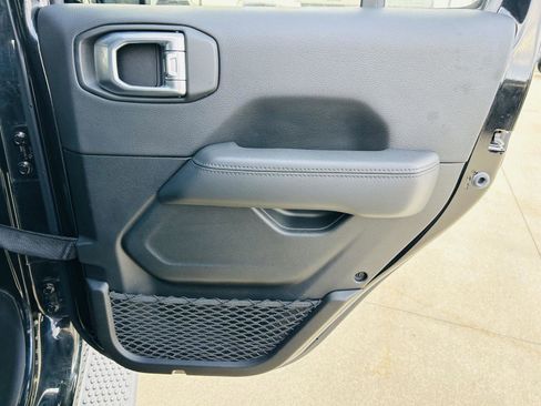 Used 2022 Jeep Wrangler Unlimited Sahara image 28