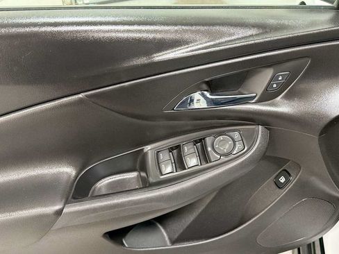 Used 2018 Chevrolet Volt LT w/ Comfort Package FWD image 15