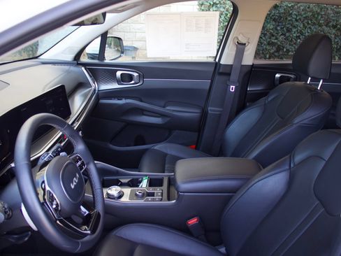 Used 2025 Kia Sorento EX AWD/4WD image 17