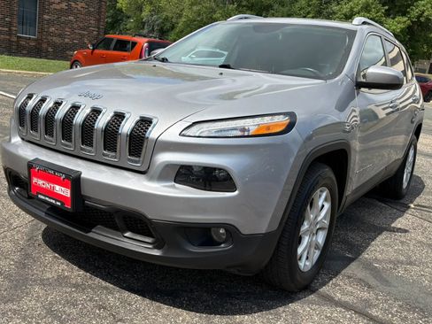 Used 2017 Jeep Cherokee Latitude AWD/4WD image 15