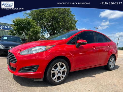 Used 2015 Ford Fiesta SE FWD image 1