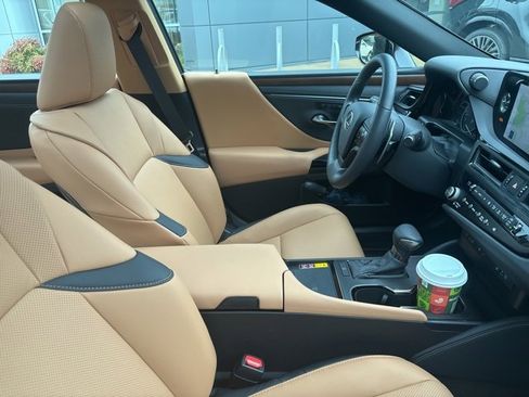 Certified 2025 Lexus ES 350 w/ Premium Package image 9