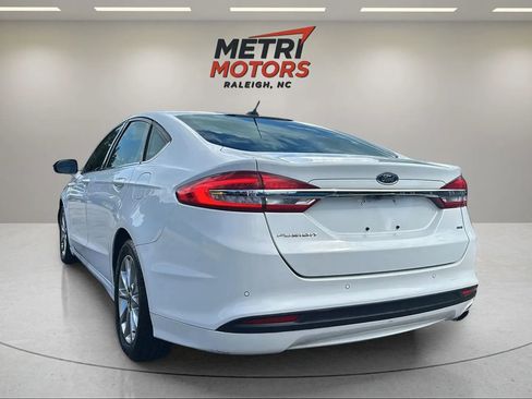 Used 2017 Ford Fusion SE image 13