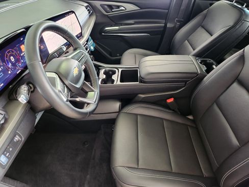Used 2026 Chevrolet Traverse LT FWD image 14