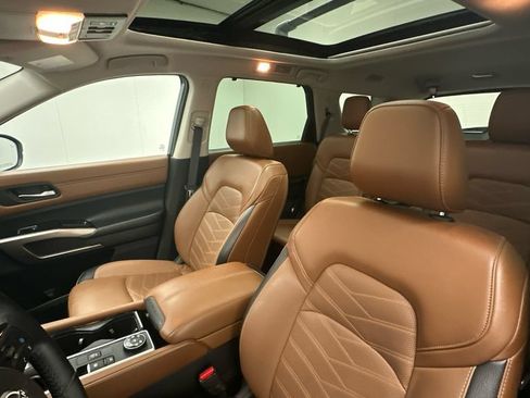 Used 2023 Nissan Pathfinder Platinum AWD/4WD image 9