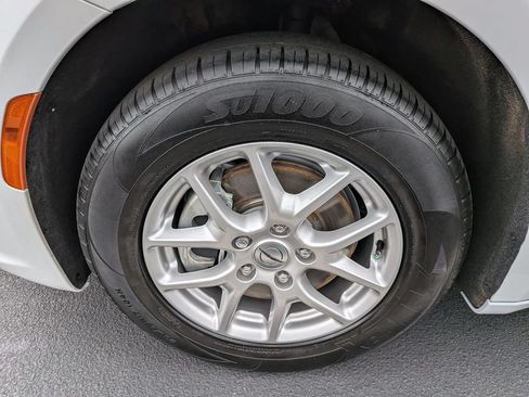 Certified 2025 Chrysler Pacifica Select FWD image 9