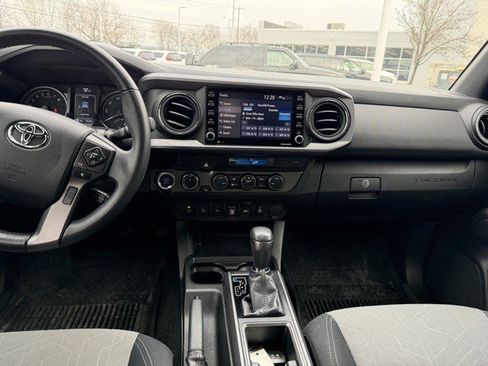 Used 2021 Toyota Tacoma TRD Off-Road w/ Technology Package image 17