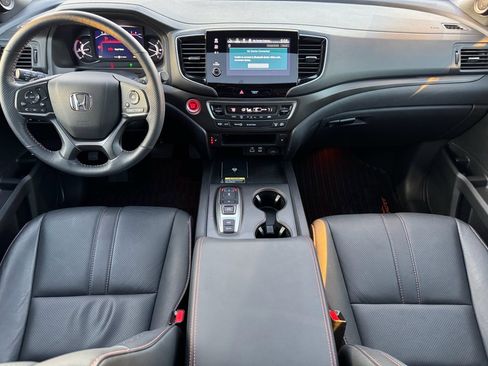 Certified 2025 Honda Passport TrailSport image 2