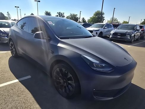 Used 2022 Tesla Model Y Long Range AWD/4WD image 17
