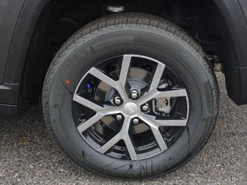 New 2025 Jeep Grand Cherokee Limited w/ Trailer Tow Package image 24