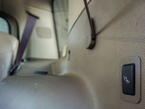 Used 2018 Chevrolet Tahoe LT w/ LT Signature Package image 40