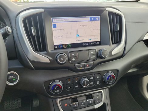 New 2024 GMC Terrain SLT w/ Infotainment Package II image 22