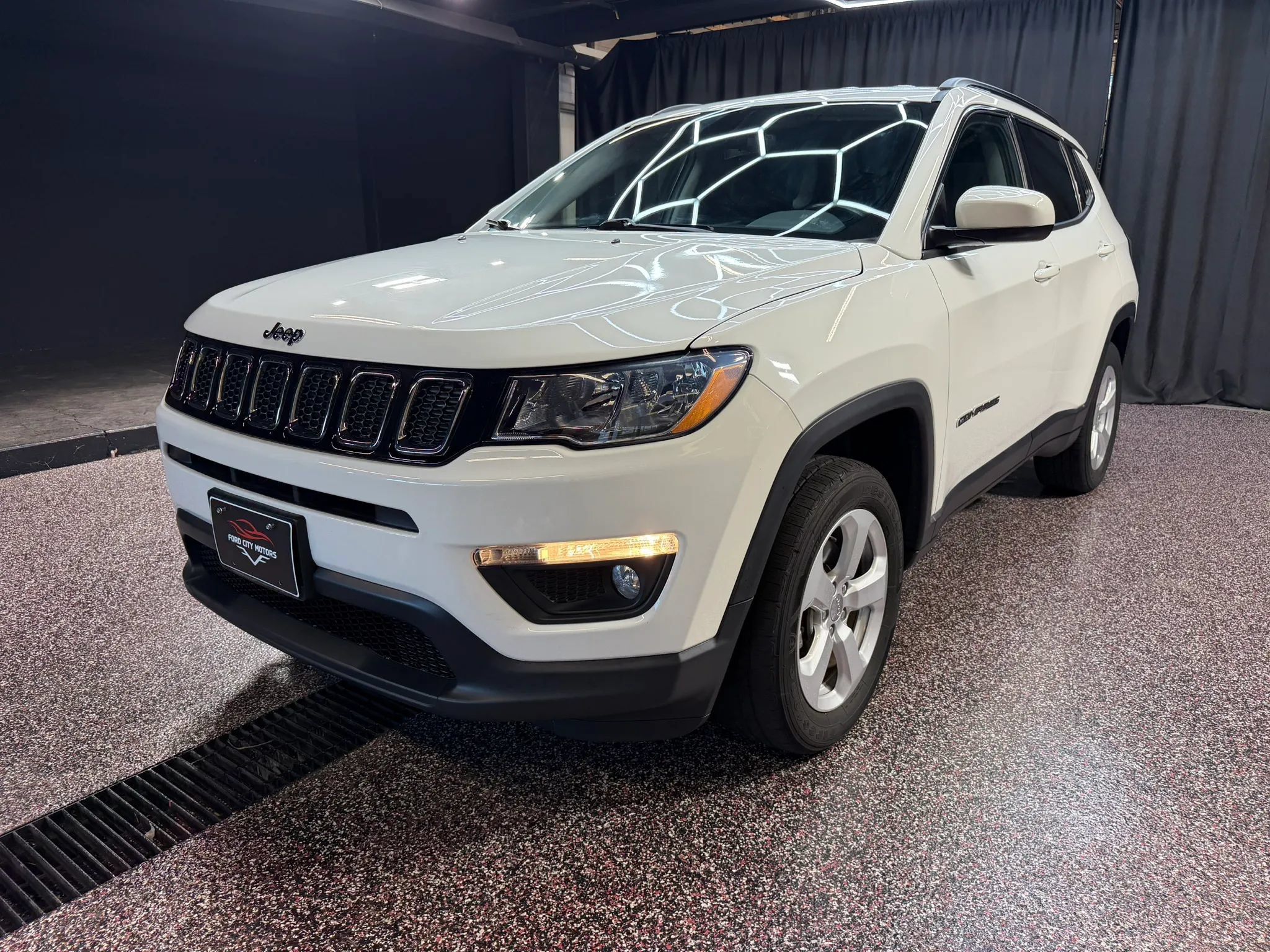 Used 2019 Jeep Compass Latitude w/ Cold Weather Group AWD/4WD image 3