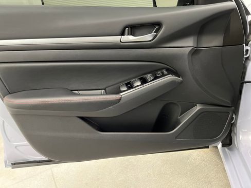 Used 2024 Nissan Altima 2.5 SR image 10