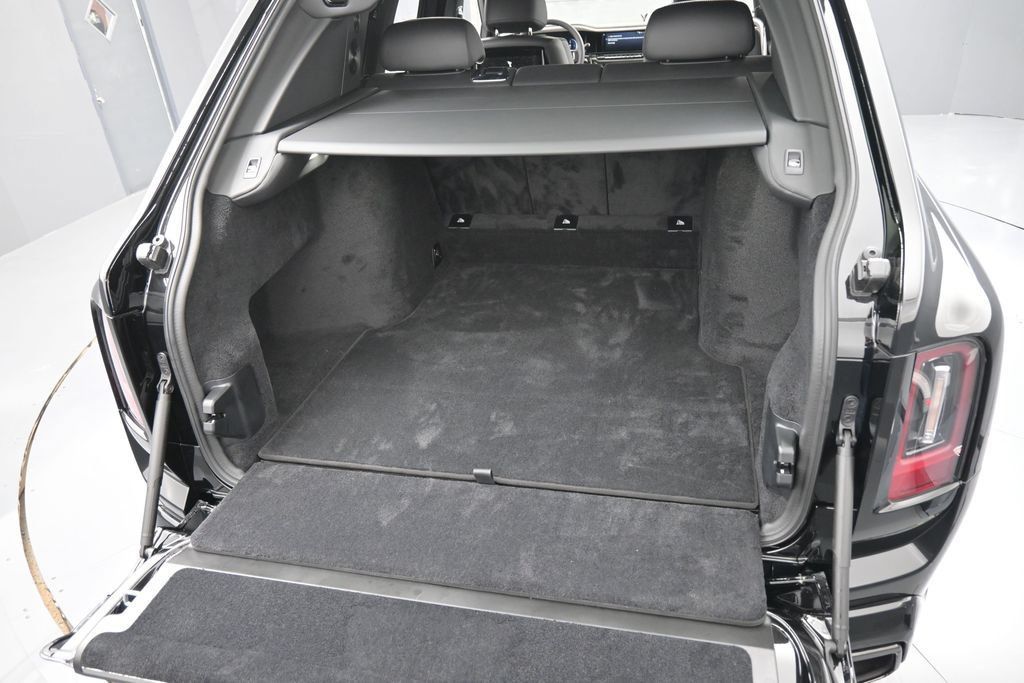 New 2027 Rolls-Royce Cullinan Black Badge AWD/4WD image 37