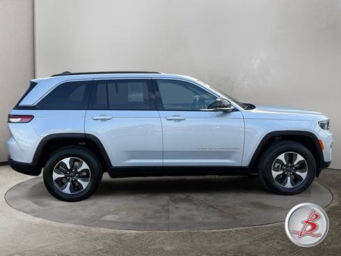 Used 2024 Jeep Grand Cherokee Limited 4xe AWD/4WD image 8