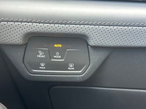 Used 2024 Volkswagen Atlas Peak Edition SE AWD/4WD image 18