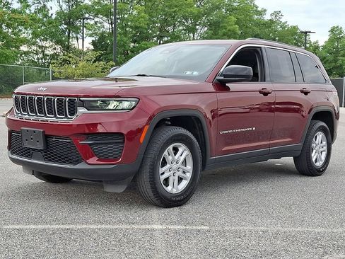Used 2023 Jeep Grand Cherokee Laredo w/ Luxury Tech Group I AWD/4WD image 6