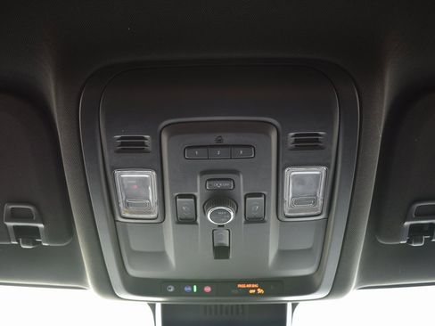 Used 2023 Chevrolet Suburban Premier image 44