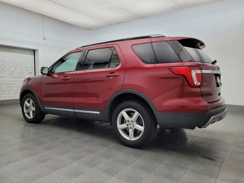 Used 2017 Ford Explorer XLT image 3