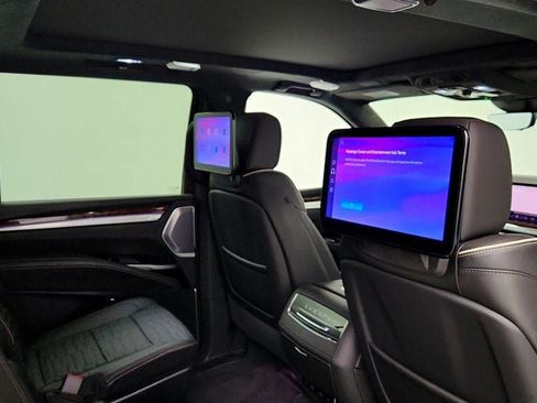 Used 2025 Cadillac Escalade ESV Sport Platinum AWD/4WD image 25