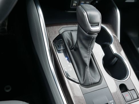 Used 2022 Toyota Highlander Limited image 24