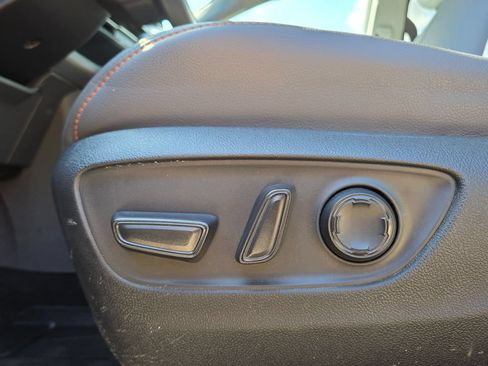 Used 2023 Toyota Sienna XSE w/ XSE Plus Package AWD/4WD image 17