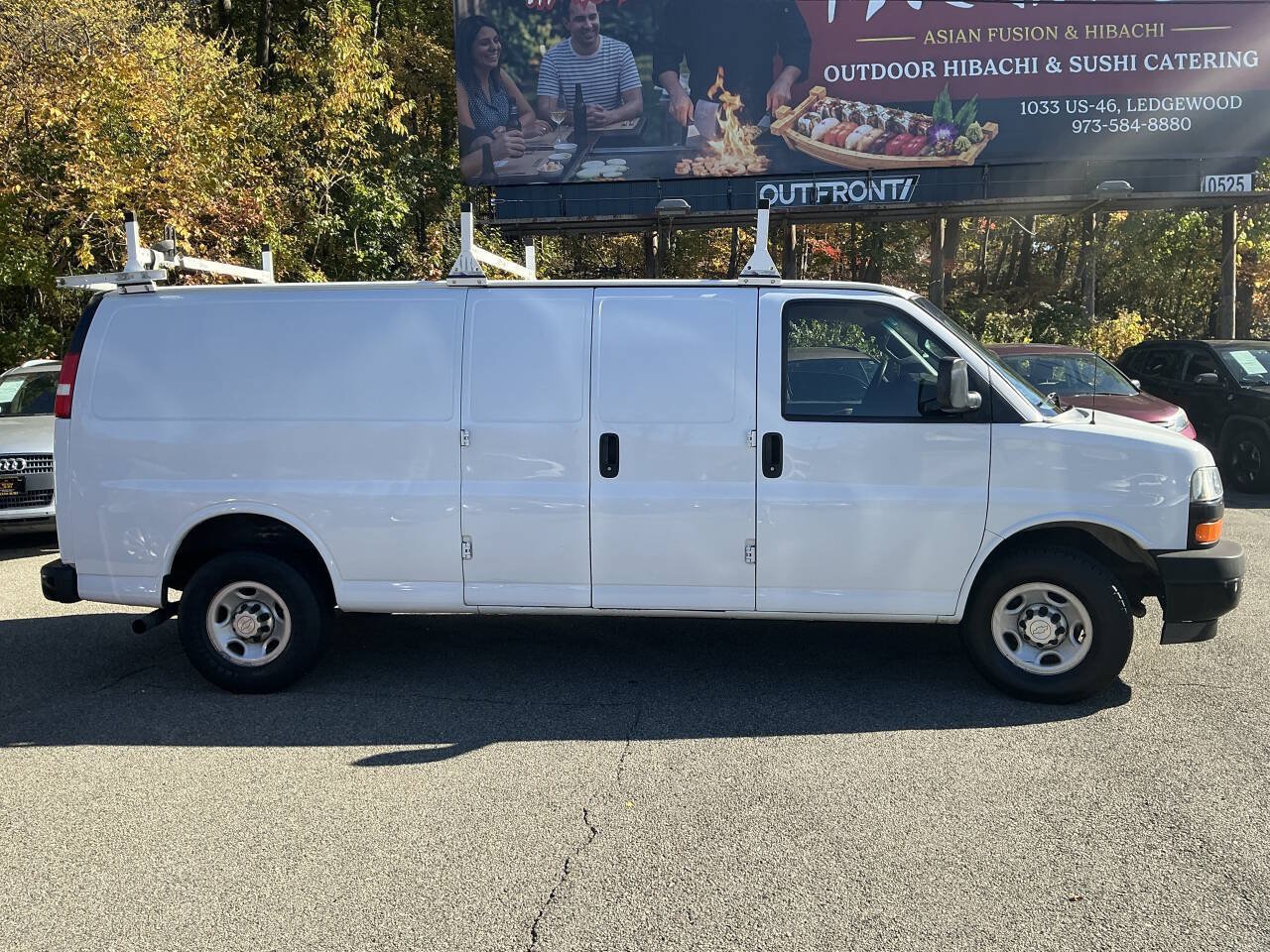 Used 2018 Chevrolet Express 2500 Extended RWD image 4