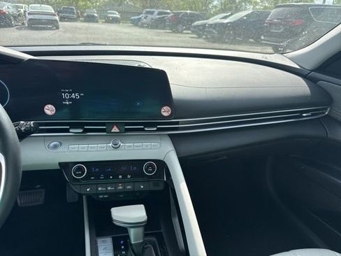 Used 2024 Hyundai Elantra Limited image 14