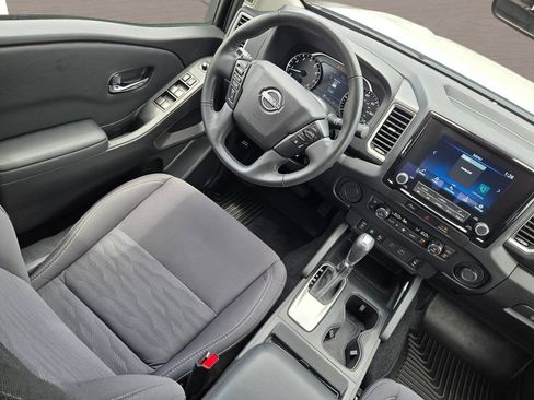 Used 2024 Nissan Frontier SV w/ SV Convenience Package RWD image 16