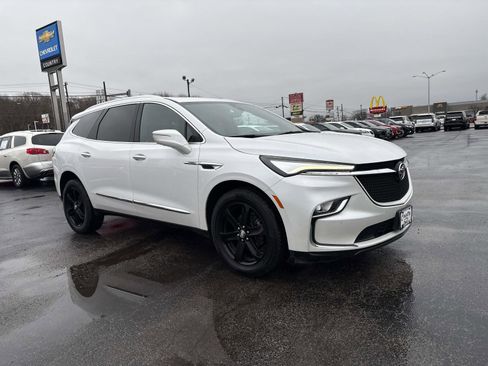 Used 2024 Buick Enclave Essence w/ Experience Buick Package image 6