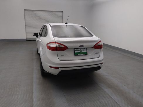 Used 2017 Ford Fiesta SE image 6