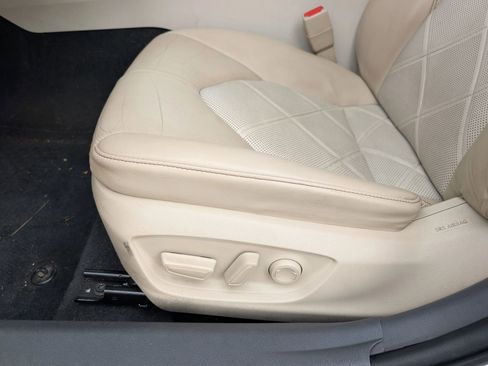 Used 2019 Toyota Camry XLE image 14