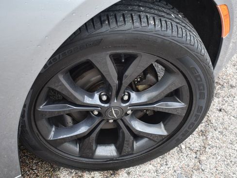 Used 2019 Chrysler Pacifica Touring Plus w/ S Appearance Package FWD image 14
