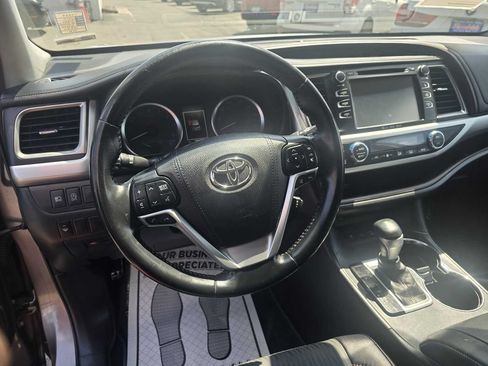 Used 2017 Toyota Highlander LE AWD/4WD image 21