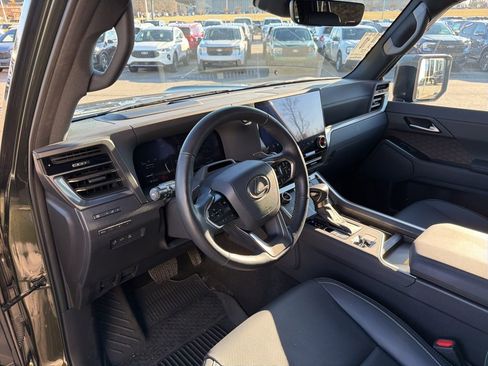 Used 2024 Lexus GX 550 image 7