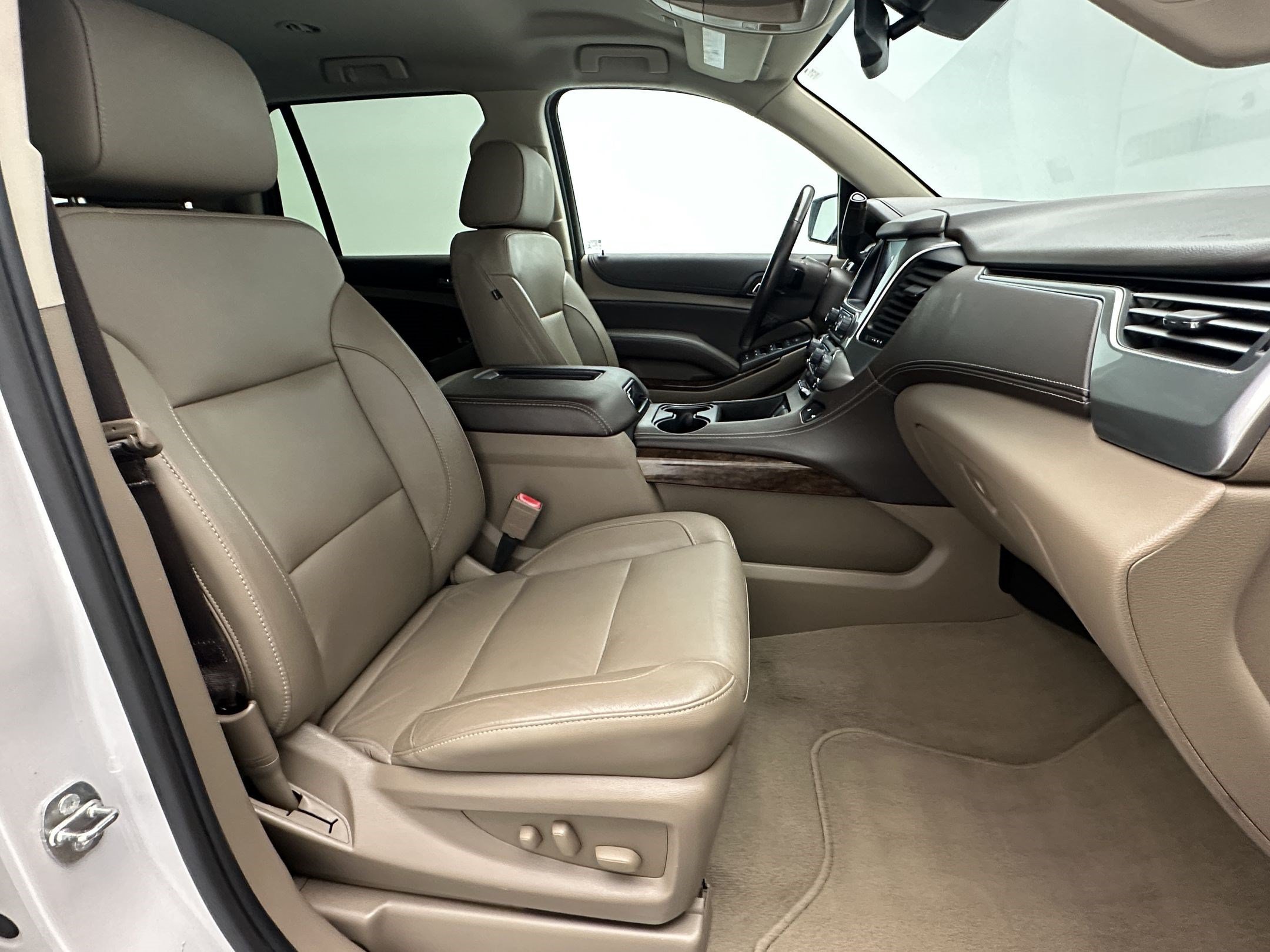 Certified 2020 Chevrolet Tahoe LT w/ Luxury Package AWD/4WD image 26