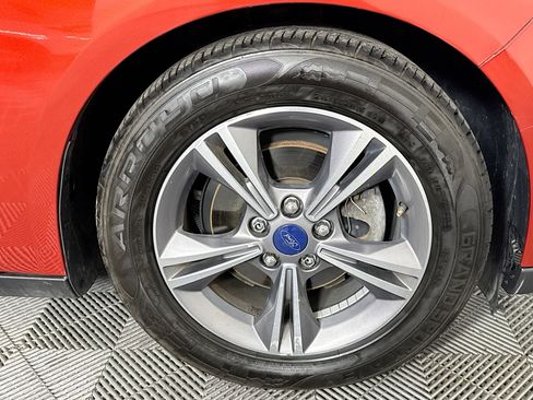 Used 2018 Ford Focus SE w/ SE Appearance Package image 30